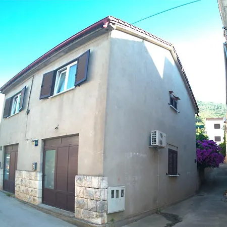 Rocky Apartman Vis